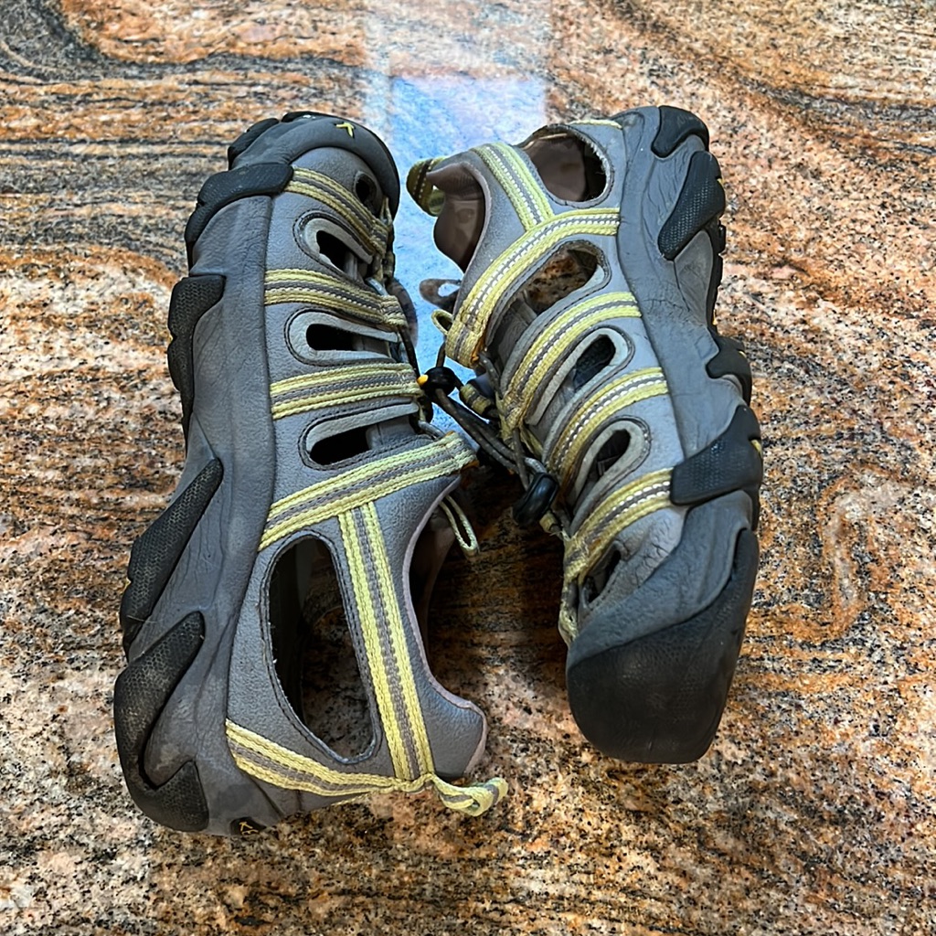 Used Condition Women’s Sz 9 Keen Sandals